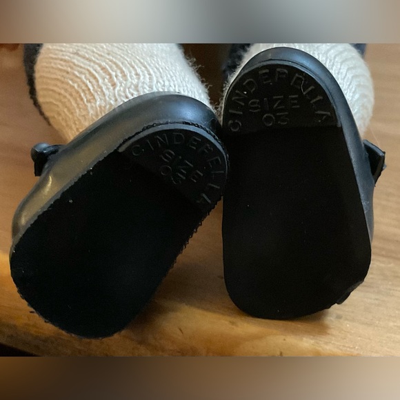 Crolly:Larry the leprechaun doll and two Irish music compact discs from Ireland - Picture 7 of 12